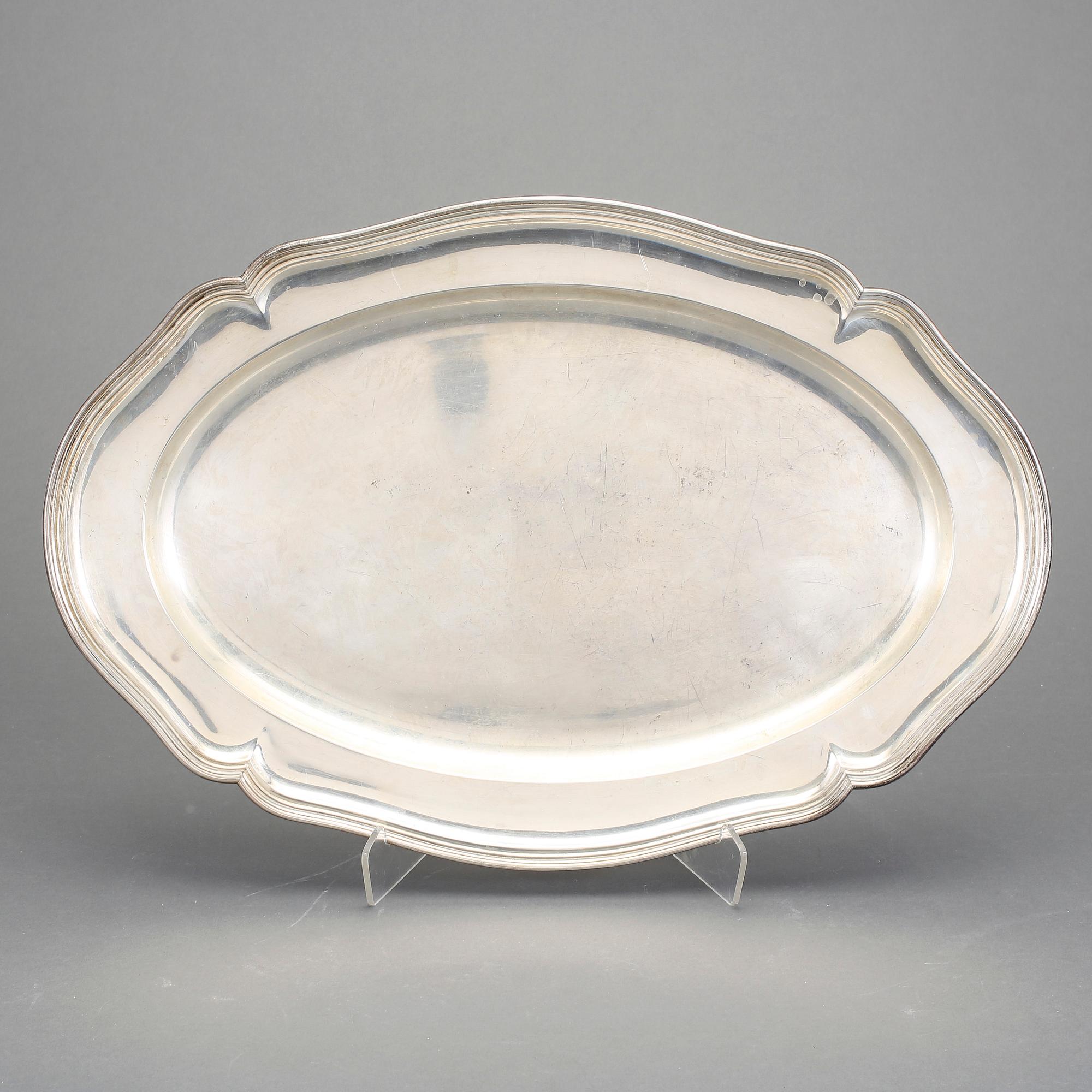 BRICKA, silver, rokokostil, 1900-tal. Ca 1460 gram.