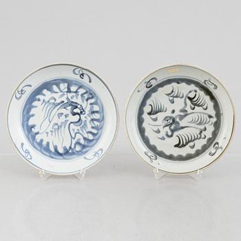 Fat, två snarlika, porslin, Kina, Mingdynastin (1368-1644).