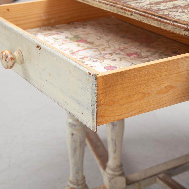 Drop-leaf table, 19th century.