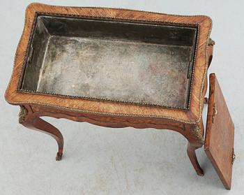 BLOMSTERBORD, Louis XV-stil, 1900-talets början.