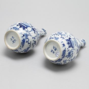 VASER, ett par, porslin, Kina, 1800-tal.