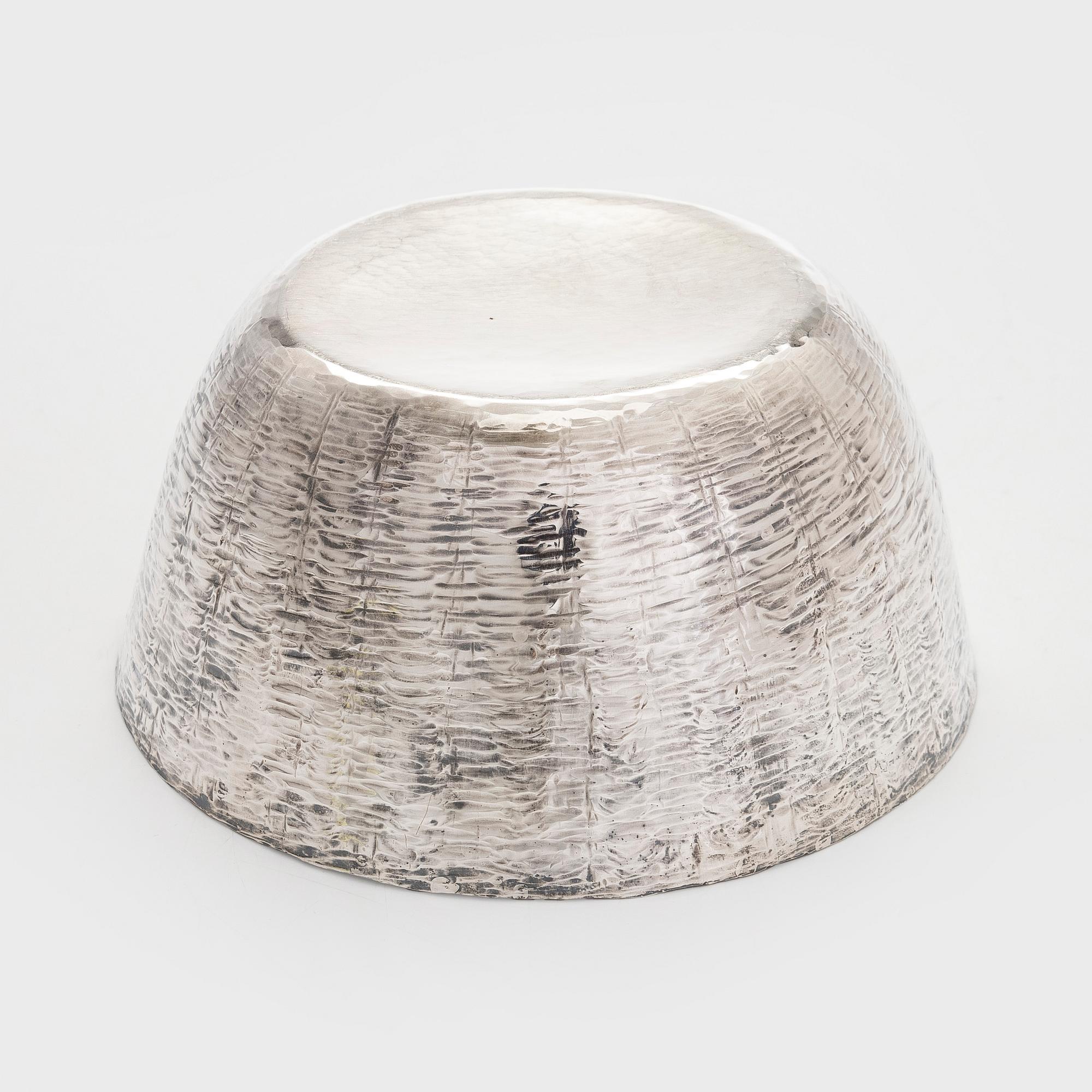 Tapio Wirkkala, a silver bowl, model TW 243, Kultakeskus, Hämeenlinna 1972.