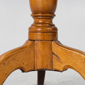 An alder root veneered tilt-table, Sweden, around 1800.