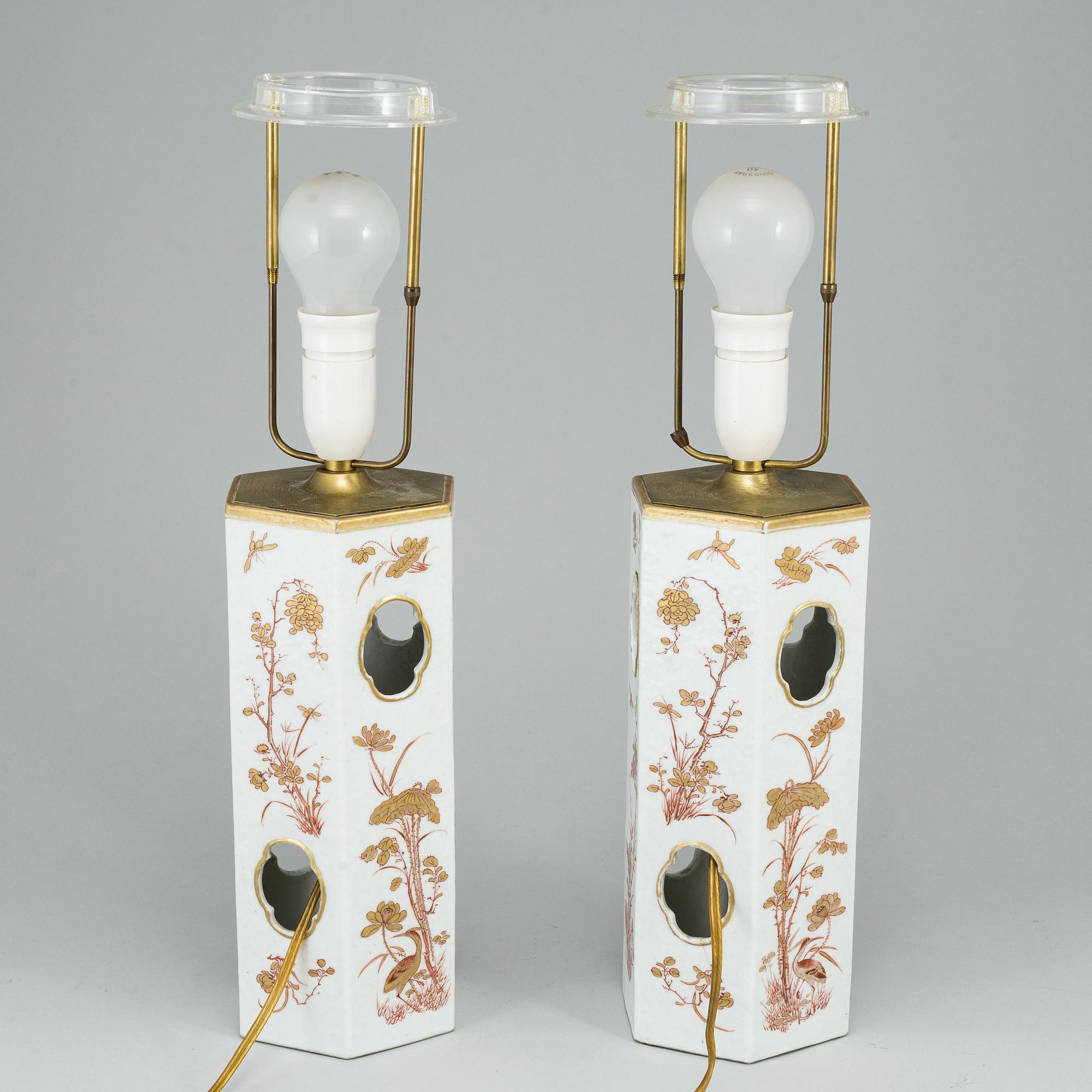 A pair of gilded and famille rose hat stands, turned into table lamps, Qing dynasty, late 19th century.