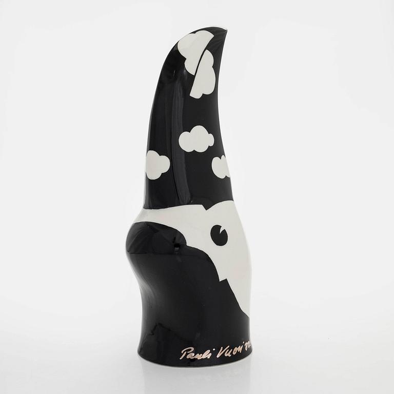 Pauli Vuorisalo, veistos, posliinia, signeerattu PV, 7/-90 Arabia Finland.