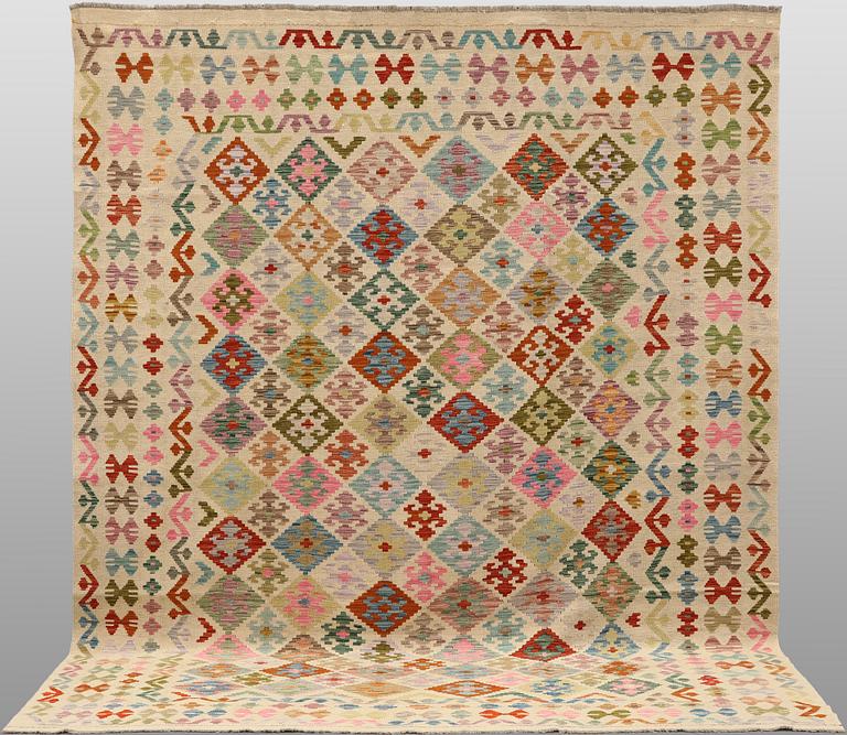 Matta, Kelim, ca 312 x 243 cm.