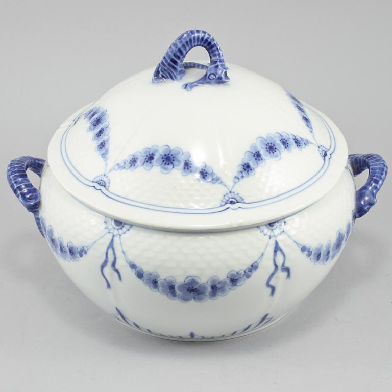 TERRIN, porslin, "Empire", Bing & Gröndahl, omkring 1900-talets mitt.