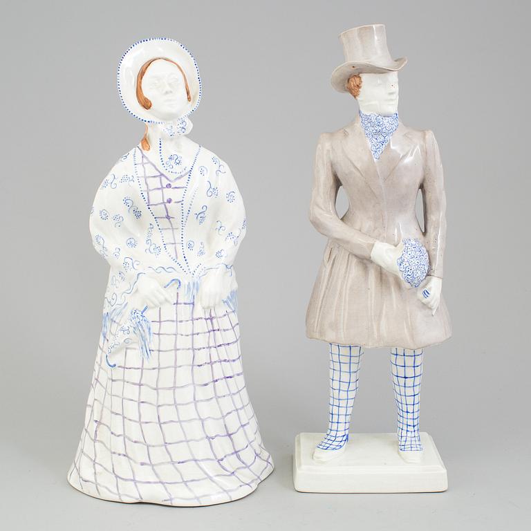 A pair of Alf Wallander 
earthenware figurines from the early 20th century.