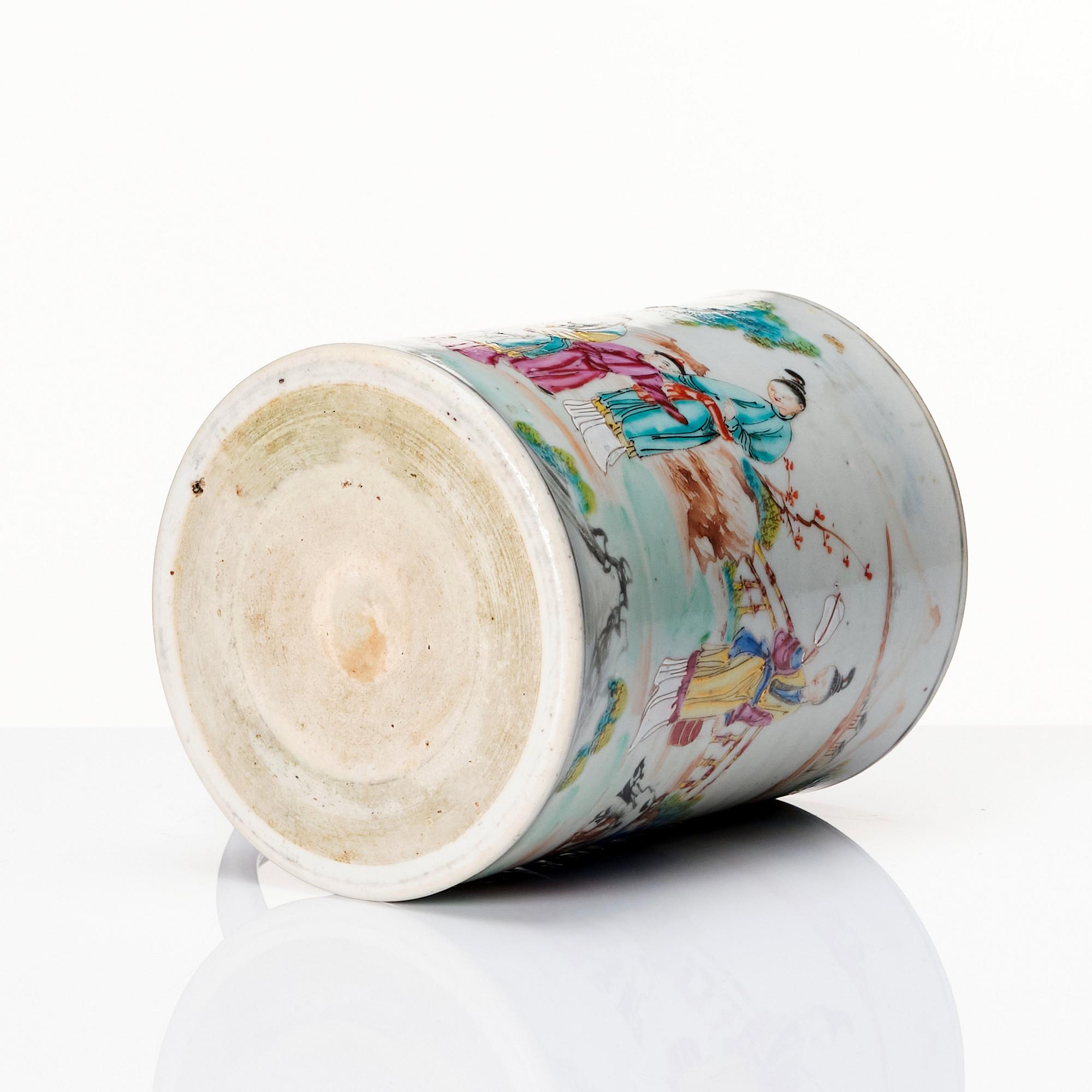 A large famille rose tankard, Qing dynasty, Qianlong (1736-95).