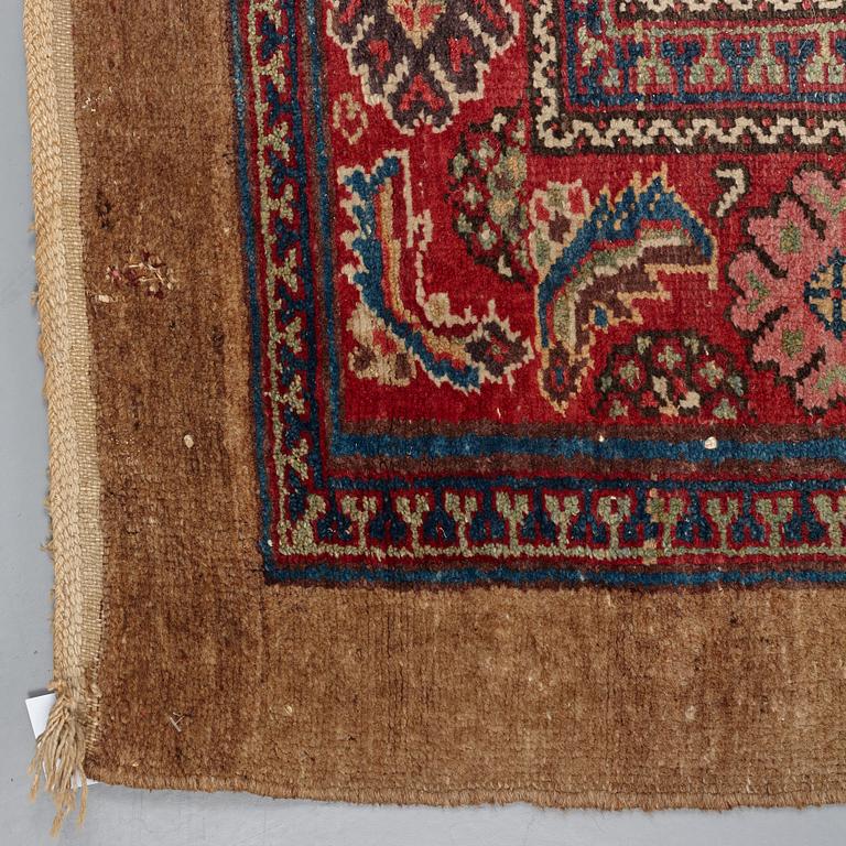 MATTO, an antique/semi-antique Hamadan, one of a pair, ca 534 x 114 cm (as well as 2,5 and 1,5 cm flat weave at.