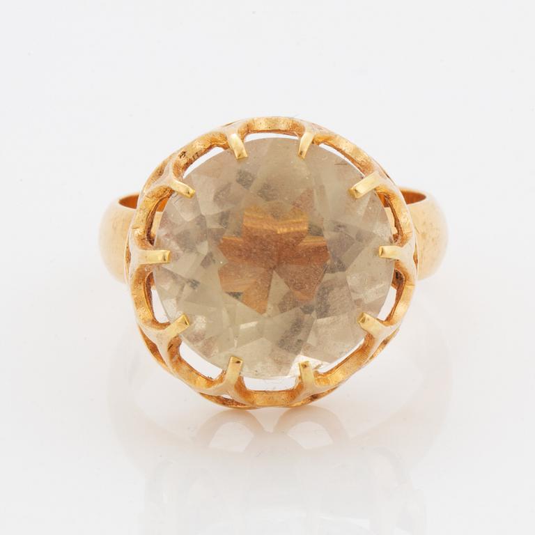 Ring, 18K guld med rund fasettslipad citrin.