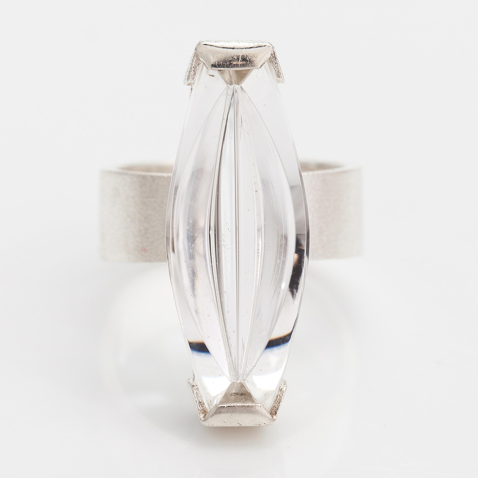 Björn Weckström, Ring "Luminoso", sterlingsilver, munsteinerslipad bergskristall. Lapponia 2009.