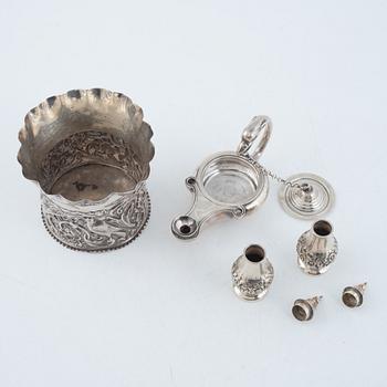 Bordstillbehör, 4 delar, silver, England, 1800-tal.