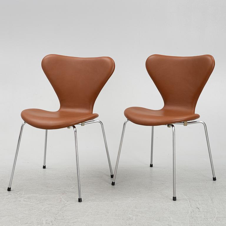 Arne Jacobsen, six "Series 7" chairs for Fritz Hansen, Denmark.