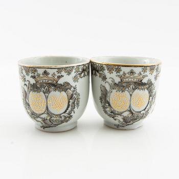 Jug with lid and cups 2 pcs China Yongzheng (1723-35) porcelain.