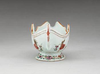 A famille rose rooster sauce boat, Qing dynasty, Qianlong (1736-95).