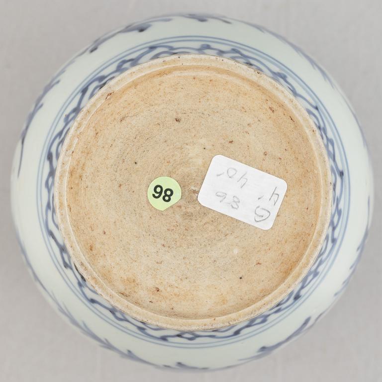 A Chinese blue and white porcelain jar, Ming dynasty (1368–1644).