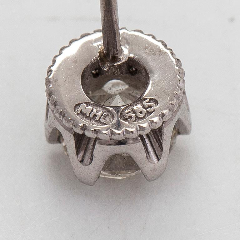 Örhängen, 14K vitguld, med briljantslipade diamanter tot. ca 1.00 ct. Mikko Laine, Åbo.