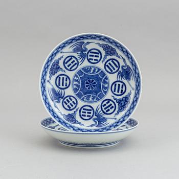 A pair of blue and white dishes, China, 20th Century.