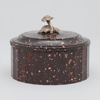 SMÖRASK MED LOCK. Älvdalen, 1800-talets början. Empire.