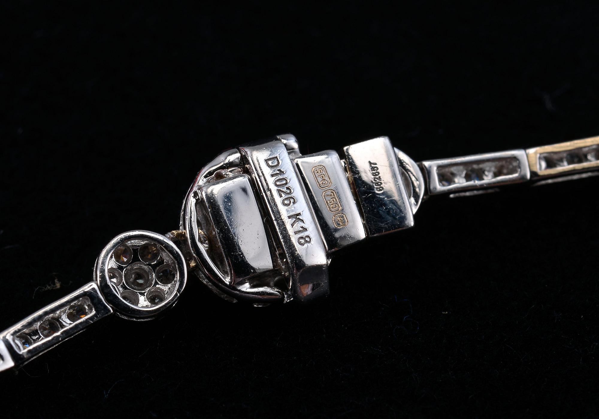 A NECKLACE, 830 brilliant cut diamonds 10.40 ct. H/si-I. Length 43 cm. Weight 47,9 g. SJL certificate nr. 4180.