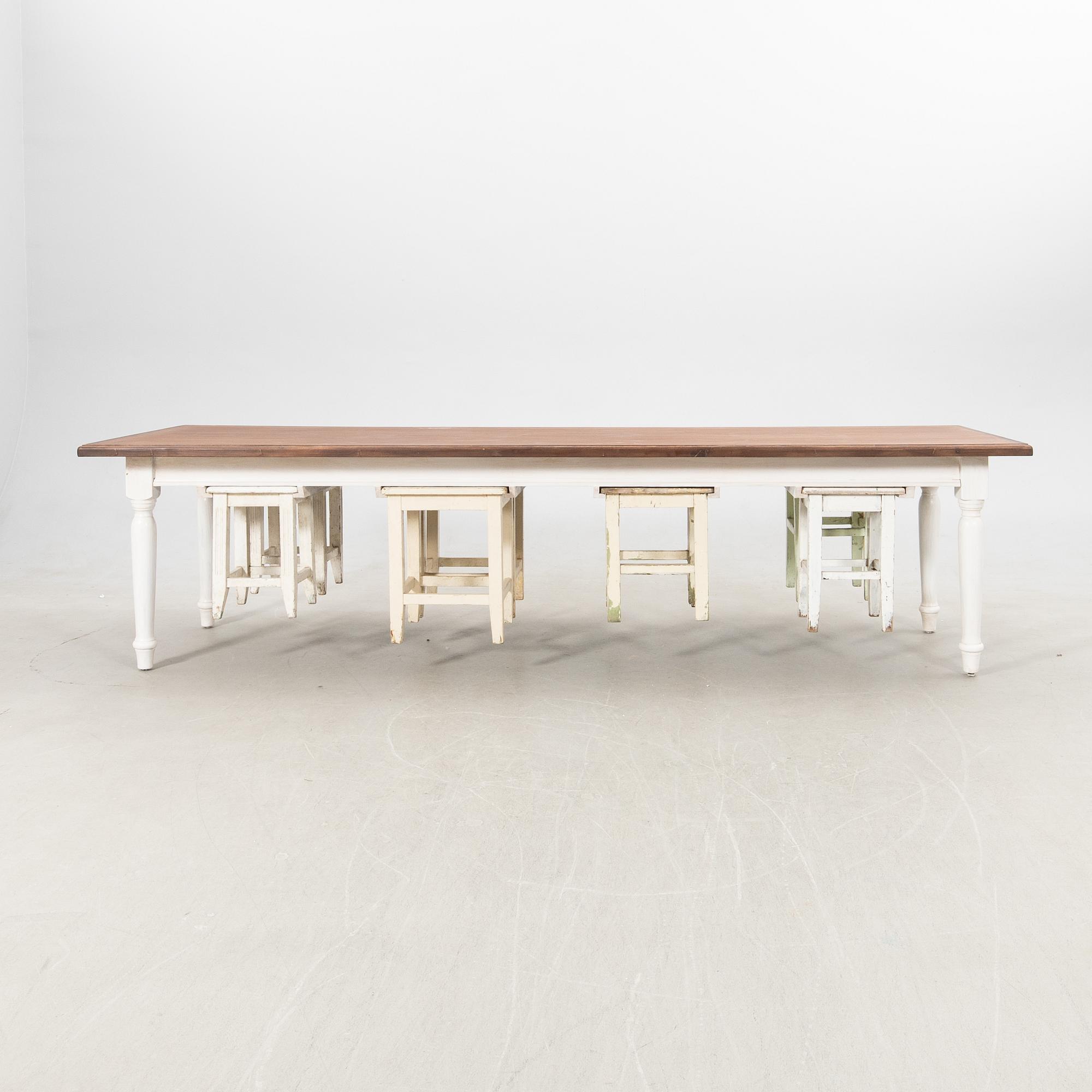 Table with stools (8 pcs) modern production.