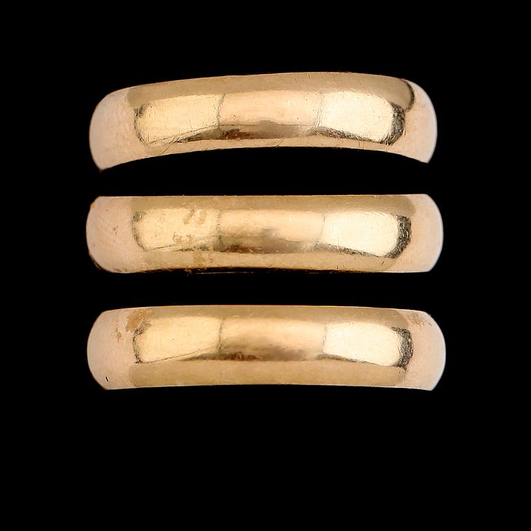 RINGAR, 3 st, 18 k guld. Total vikt ca 15 g.