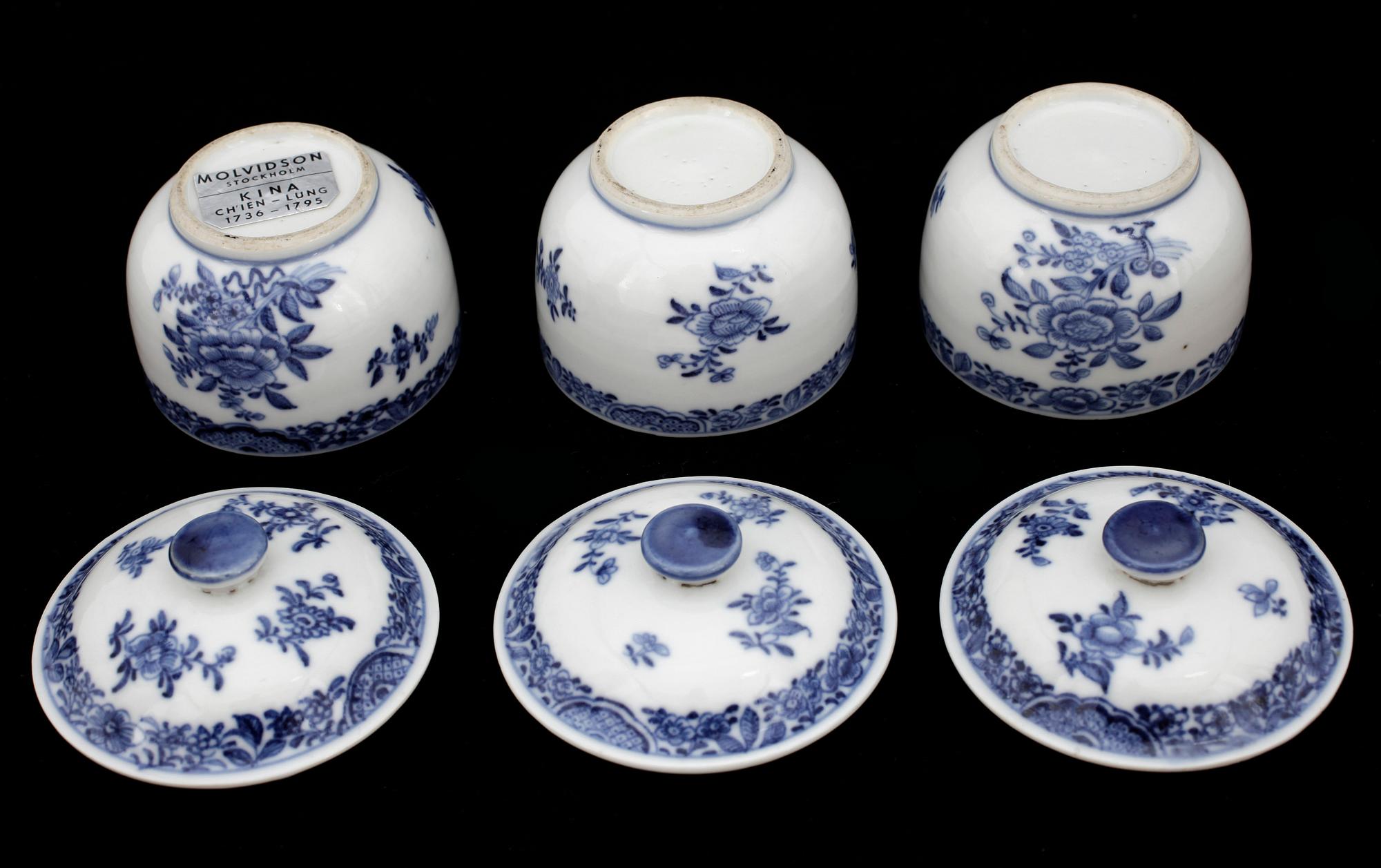 CREMEKOPPAR, 3 st, porslin, Qianlong, Kina 1700-tal.