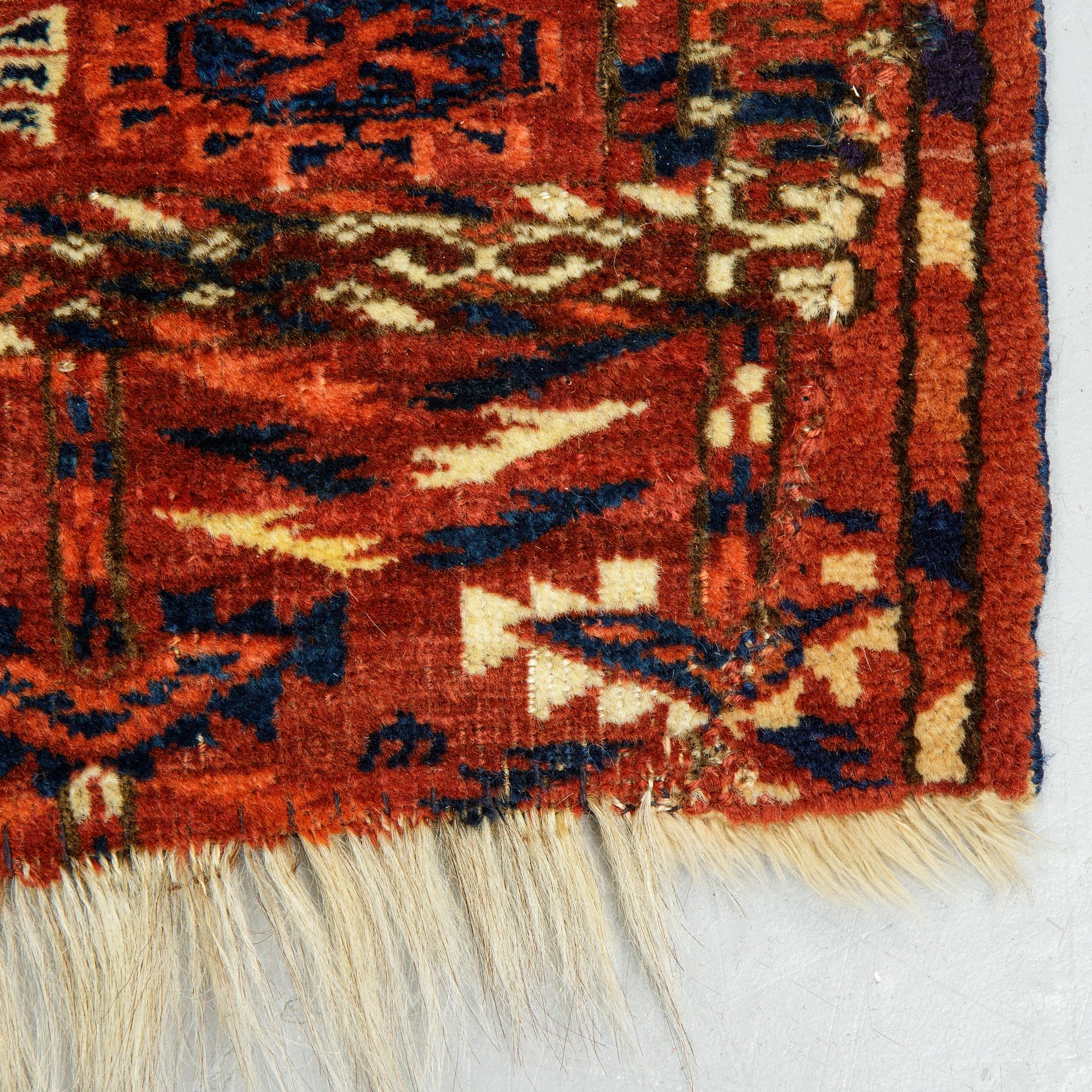 A rug, Antique Tekke, ca 115 x 115 cm.