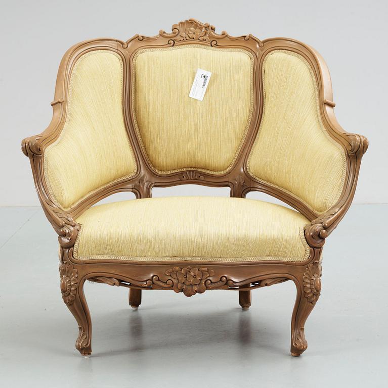 FÅTÖLJ samt TABURETTER, ett par, Louis XV-stil, 1900-tal.
