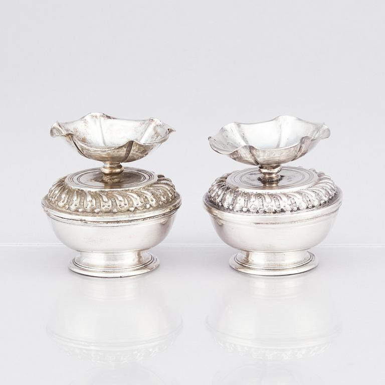Two German early 18th century parcel-gilt silver salts with lid, marks of Johann Philipp Rieblinger, Augsburg 1700-1705.