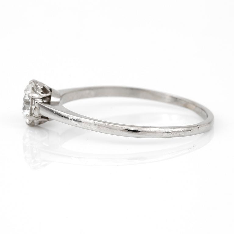 ENSTENRING, med briljantslipad diamant, ca 1,03 ct, Sven Holström, Stockholm, 1928. Platina.