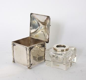 SKRIVBORDSGARNITYR, 3 delar, silver, Borgila 1910-20-tal.