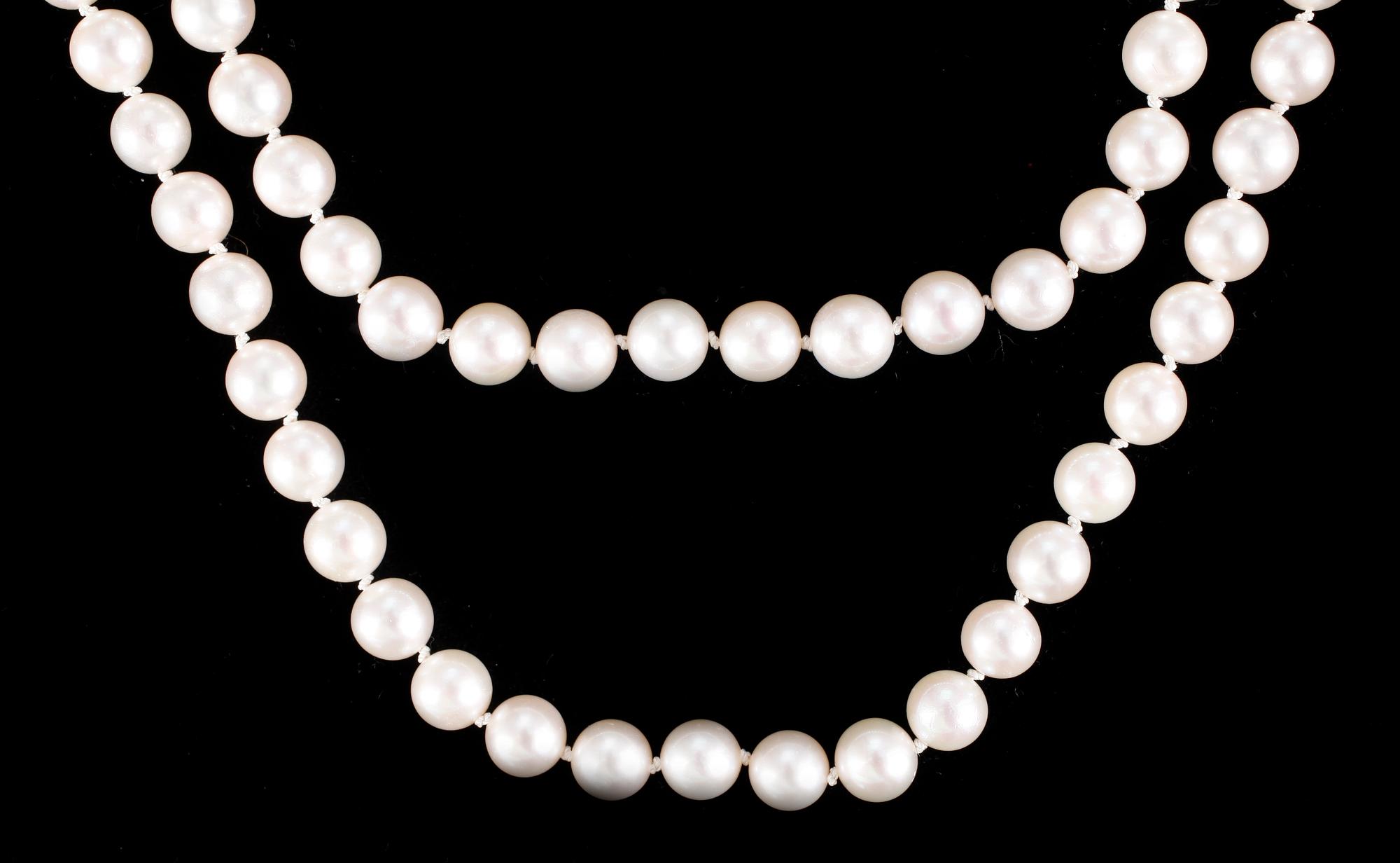 COLLIER, odlade rosa tonade saltvattenspärlor, lås 18k vitguld med små diamanter och pärla. Ca1980/90-tal.