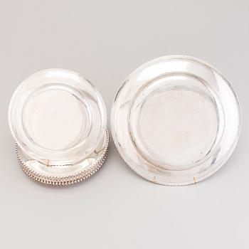 A tray and a set of 12 dishes in silver, mark of C.G. Hallberg, Stockholm 1928.