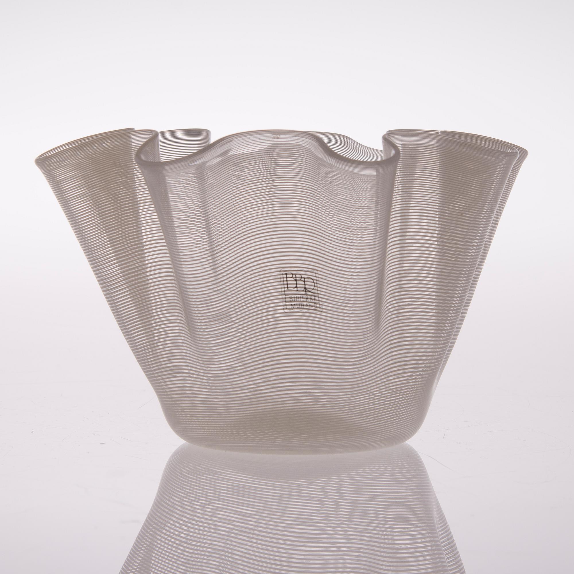 A Murano filigree glass bowl signed "Vetro di Murano BBR".