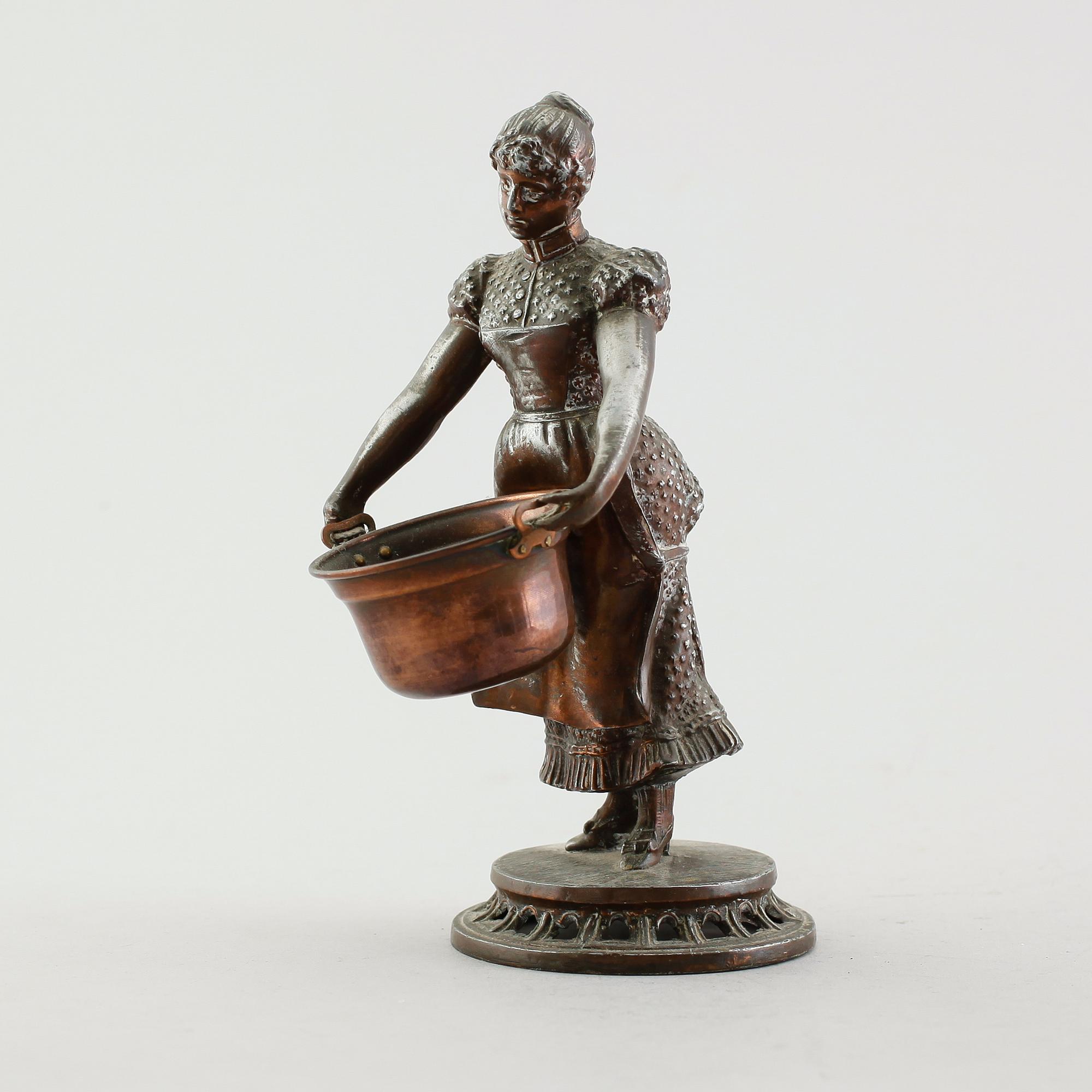 FIGUR, vitmetall, omkring år 1900.