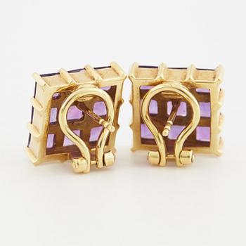Breuning, a pair of earrings, a pendant and a ring.