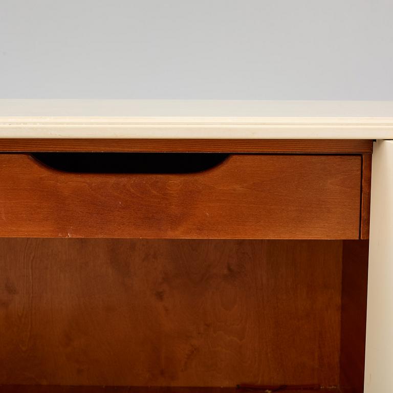 Sideboard, gustaviansk stil, Oscar Edv. Ekelunds Snickerifabriks AB, Virserum, 1900-talets andra hälft.