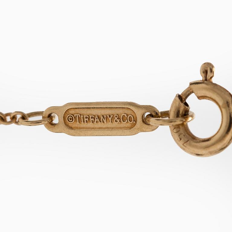 Tiffany & Co, an 18K gold necklace.