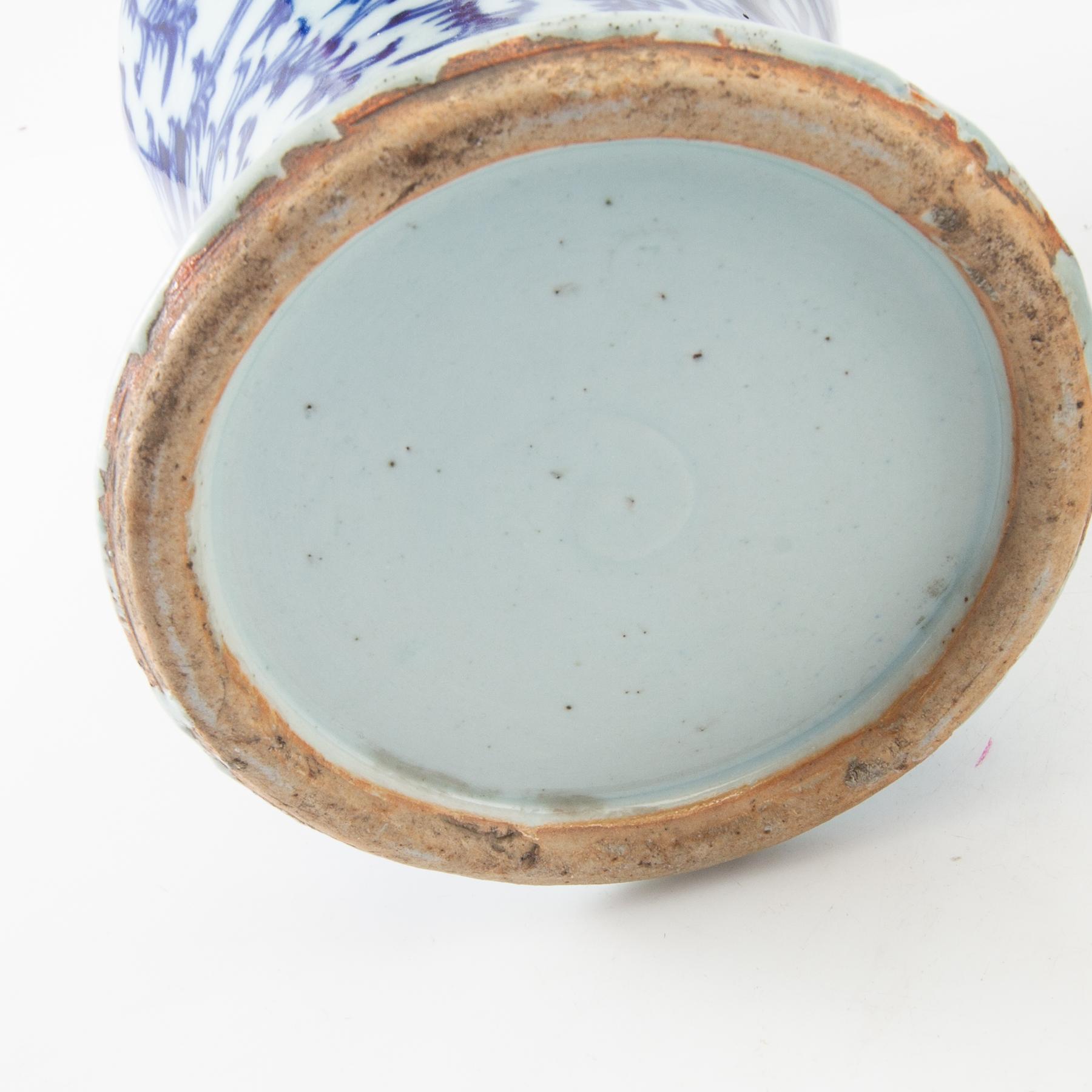 Lockurna samt vas Kina 1900-tal porslin.