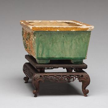 A brown and yellow glazed flower pot/censer, Qing dynasty, 17th/18th Century.