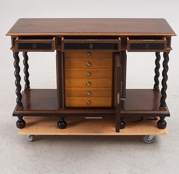 Nordiska Kompaniet, sideboard, 1920-tal. Barockstil.