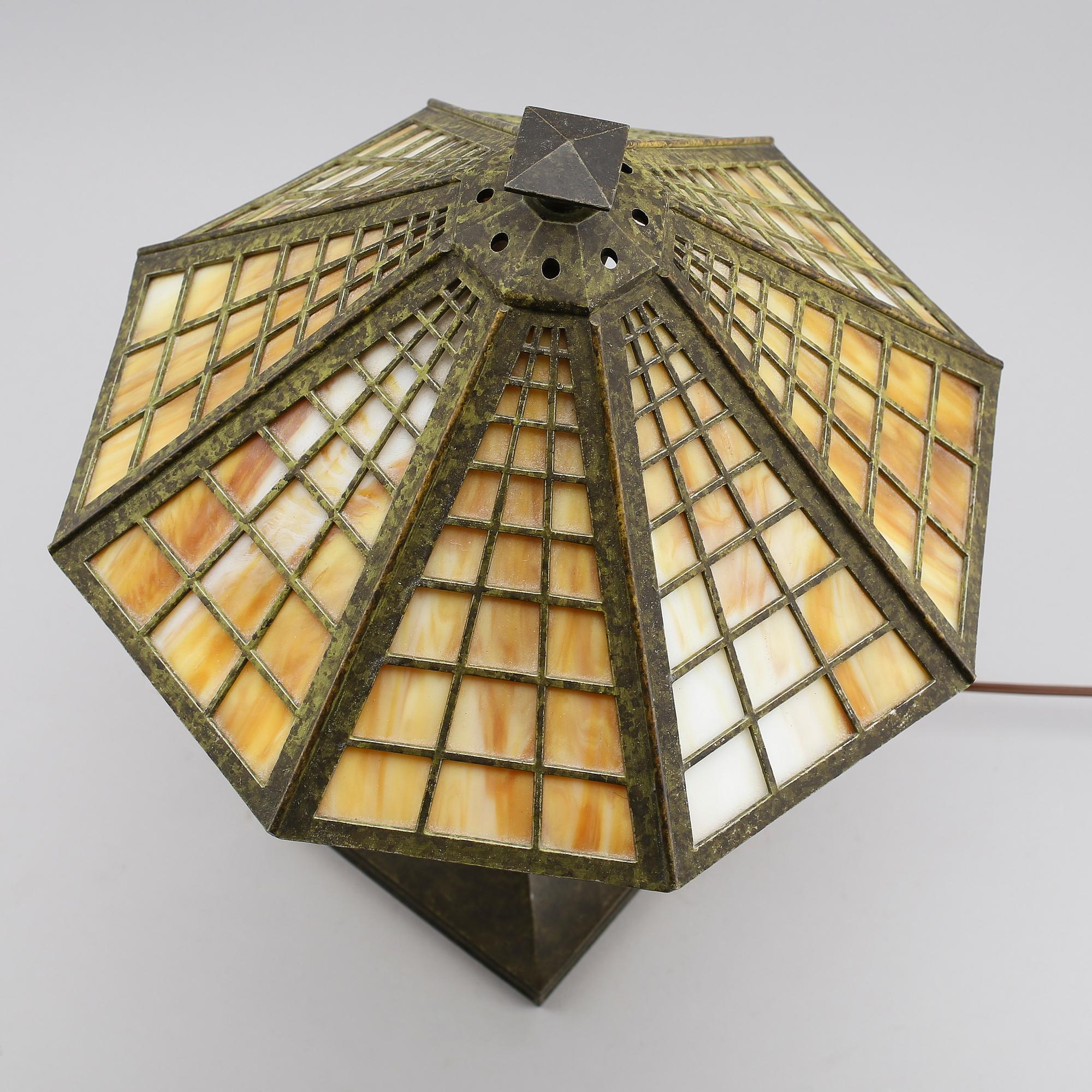BORDSLAMPA, patinerad brons, 1900-talets första hälft.