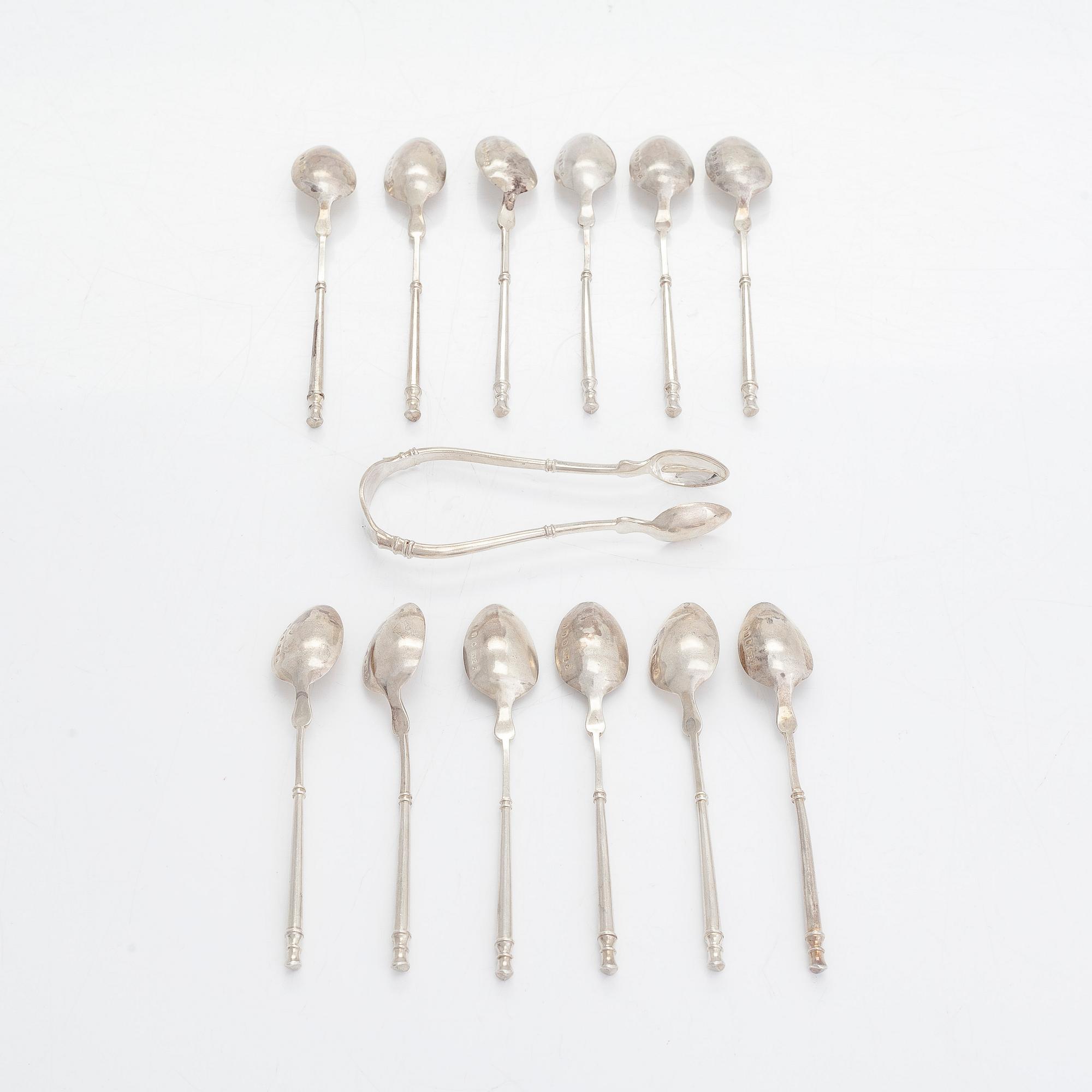 A set of 12 coffee spoons and sugar tongs in fitted case, silver import mark of Georg Edvard & Son, Glasgow 1900.
