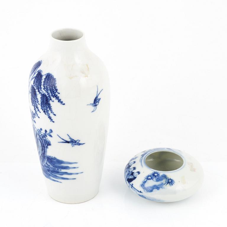 A blue and white brush washer and vase, Qing dynasty, 19th Century.