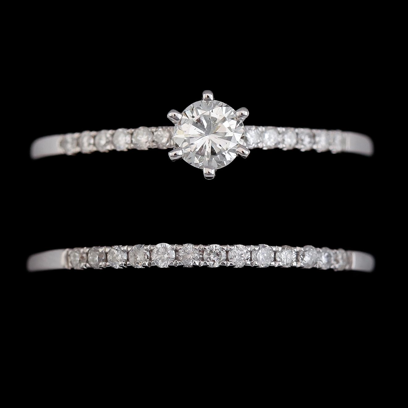 RINGAR, 2 st, 14K vitguld, briljantslipade diamanter tot ca 0.50 ct. Vikt ca 3 g.