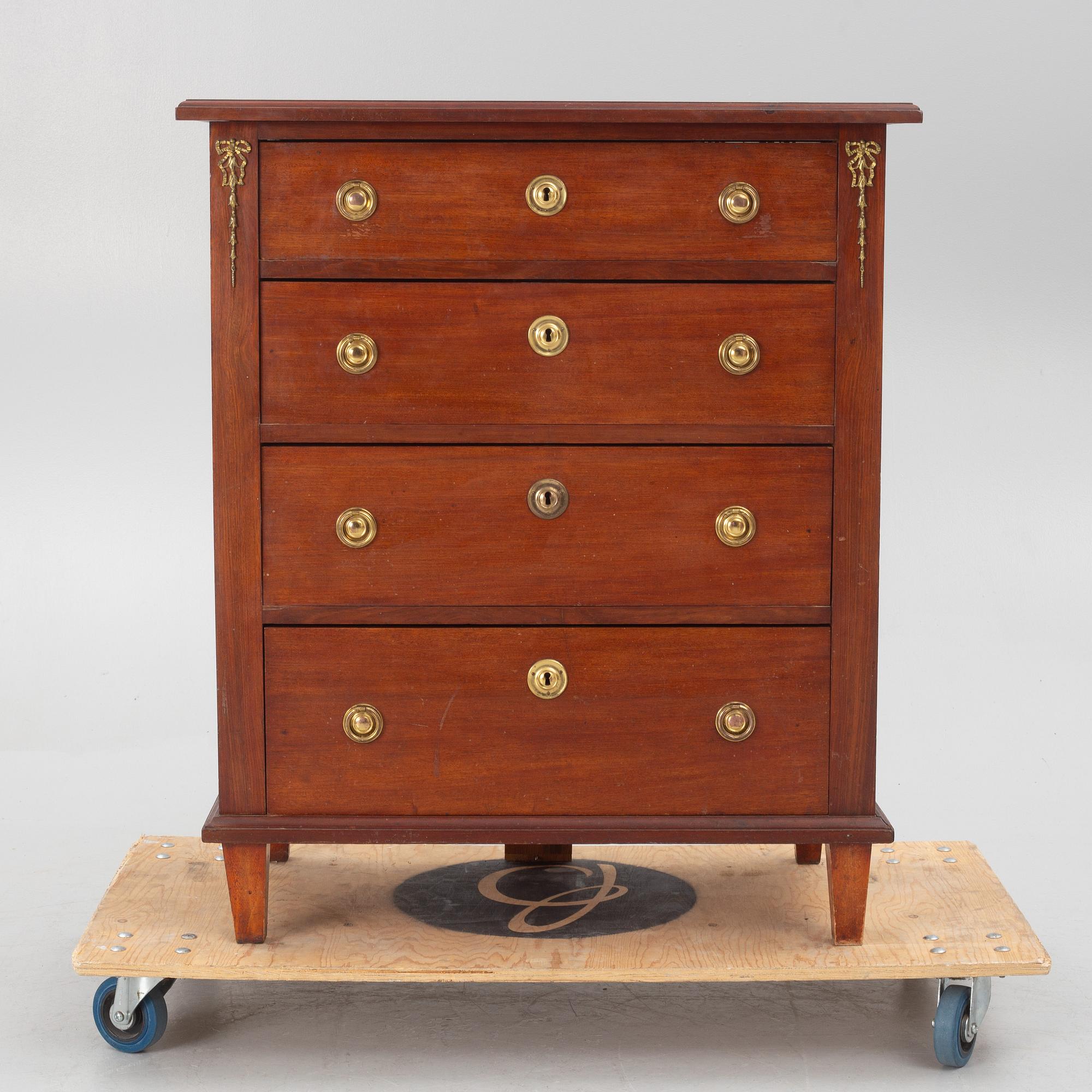 Louis XVI-style chest of drawers. from around the year 1900.