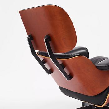 Charles & Ray Eames, a "Lounge Chair & Ottoman", Vitra, ca. 2006.