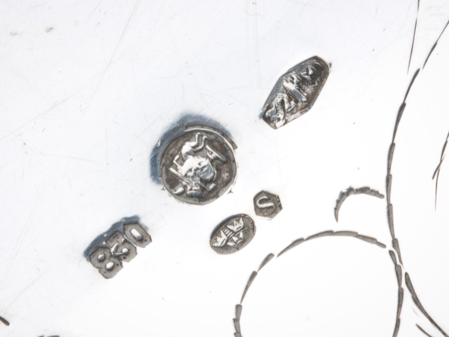 BRICKA, silver. Svenska importstämplar. 1900-tal. Ca 720g.